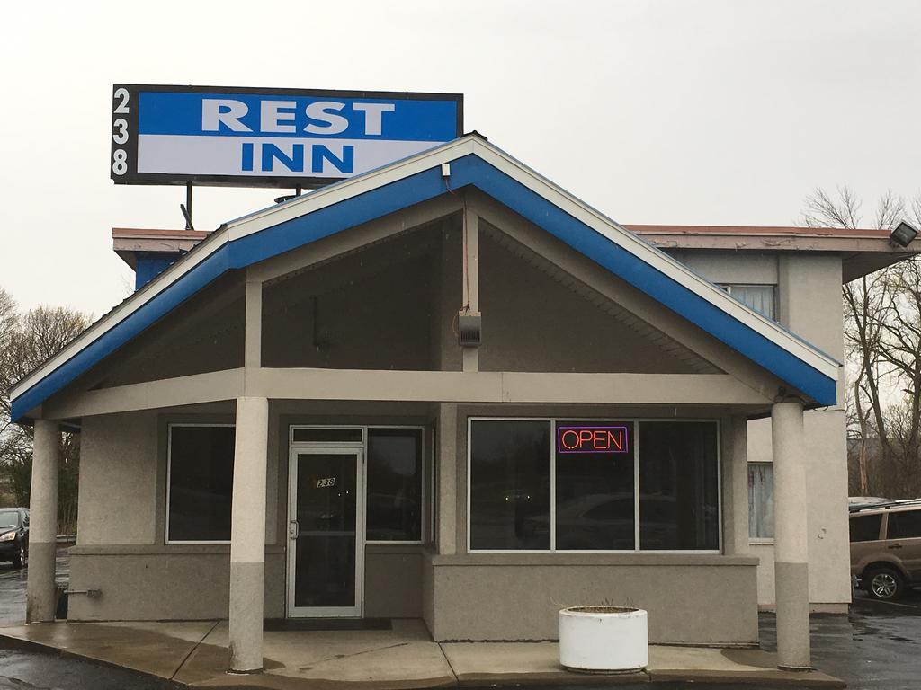 Utica Rest Inn Exterior foto